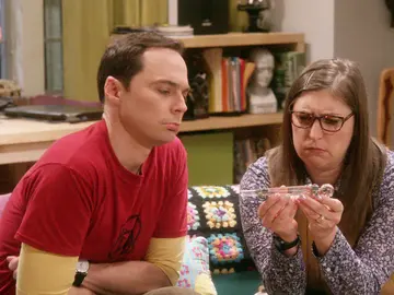 Sheldon y Amy reciben el regalo 'perfecto' de Leonard y Penny Sheldon y Amy reciben el regalo 'perfecto' de Leonard y Penny