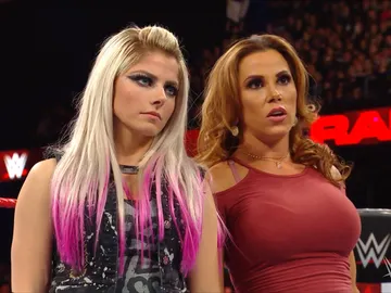 Alexa Bliss y Mickie James Alexa Bliss y Mickie James