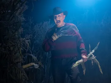 Freddy Krueger se mete en la pesadilla de Beverly en la noche de Halloween Freddy Krueger se mete en la pesadilla de Beverly en la noche de Halloween