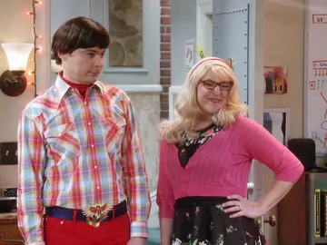 Sheldon y Amy se la devuelven a Howard y Bernadette con sus disfraces Sheldon y Amy se la devuelven a Howard y Bernadette con sus disfraces