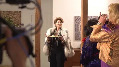 Ha llegado la prima donna del guateque Ha llegado la prima donna del guateque