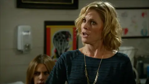 Claire y su tatuaje Modern family