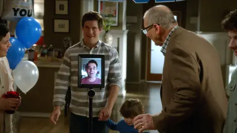 Phil es un robot Modern family