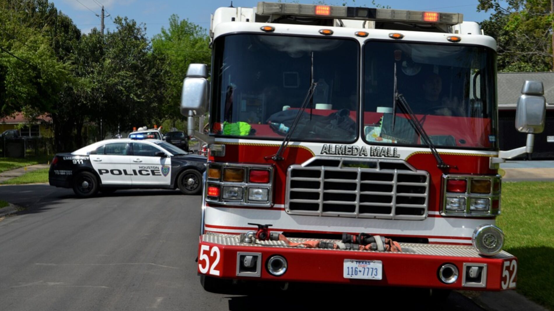 Policías y bomberos