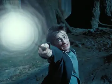 Harry Potter conjurando su Patronus Harry Potter conjurando su Patronus