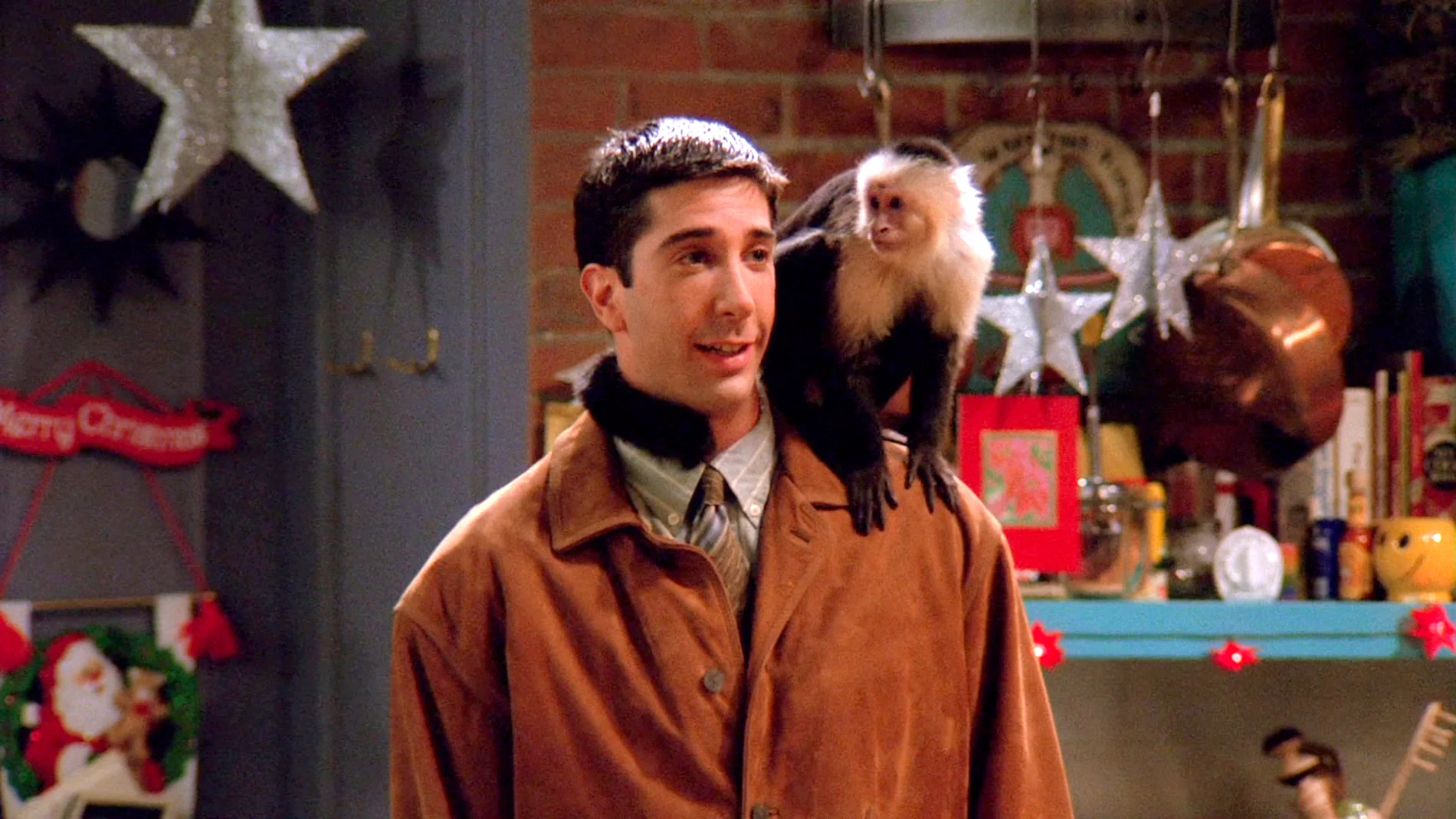Ross presenta a su mono Marcel