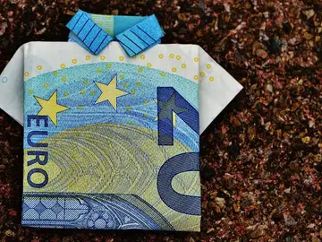 Billete con forma de camisa Billete con forma de camisa