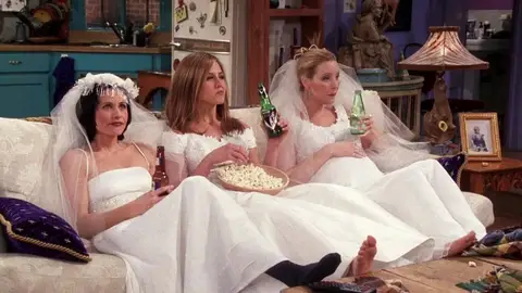 Courteney Cox mantiene sus 'friends' 25 años después de trabajar juntas en la serie Courteney Cox mantiene sus 'friends' 25 años después de trabajar juntas en la serie