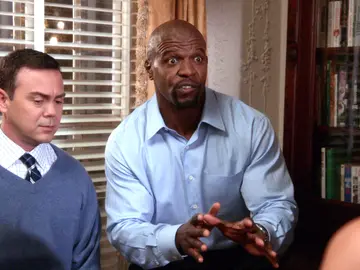 El cumpleaños en casa de Holt es un completo desastre El cumpleaños en casa de Holt es un completo desastre