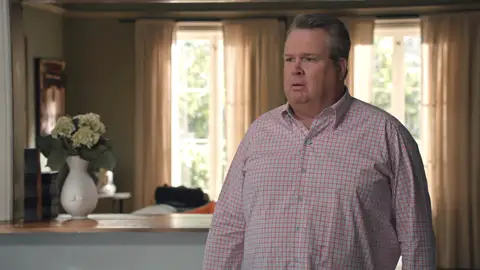 Cam a Mitch: "¿Estabas cantando un dúo con la nevera?" momento destacado
