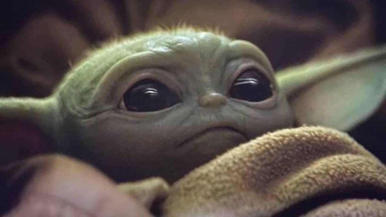 Luminancia Anguila masa Cutre pero genial: el mejor disfraz low-cost de Baby Yoda - VÍDEO
