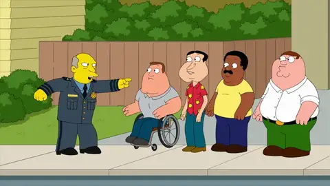 El superintendente Chalmers de 'Los Simpson' se cuela en 'Padre de Familia' El superintendente Chalmers de 'Los Simpson' se cuela en 'Padre de Familia'