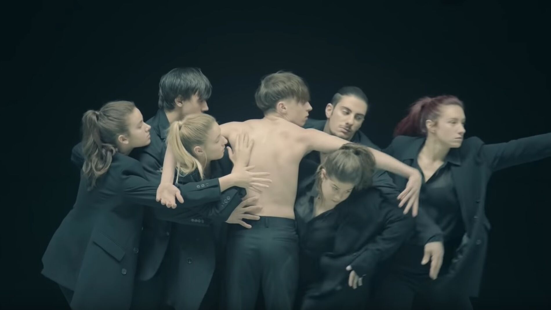 BTS estrena su nuevo single 'Black Swan'