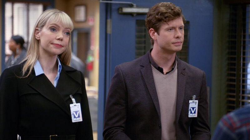 Rosa y Jake no se entienden bien con los agentes suecos