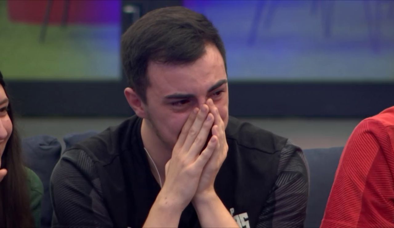Emoción y lágrimas por los vídeos de los familiares de los concursantes de 'Top Gamers Academy'