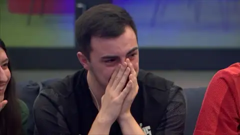 Emoción y lágrimas por los vídeos de los familiares de los concursantes de 'Top Gamers Academy' Emoción y lágrimas por los vídeos de los familiares de los concursantes de 'Top Gamers Academy'