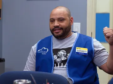 Garret se aprovecha de Glenn Garret se aprovecha de Glenn