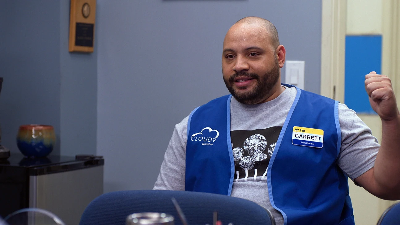 Garret se aprovecha de Glenn Superstore