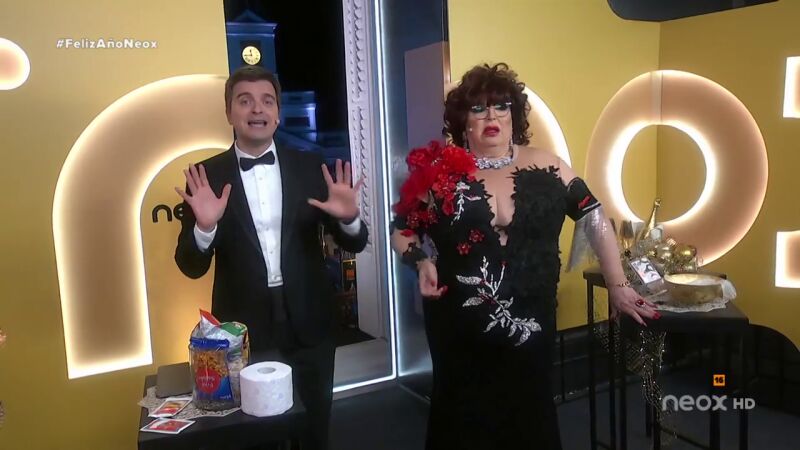 Marc Giró y Paca La Piraña se deshacen de todo lo malo de este 2020