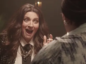 ¿Qué le depara el futuro a Laura Pausini? Paca La Piraña le echa las cartas en '¡Pum! A freír leches 2020' ¿Qué le depara el futuro a Laura Pausini? Paca La Piraña le echa las cartas en '¡Pum! A freír leches 2020'