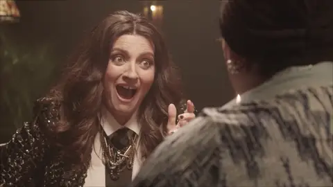 ¿Qué le depara el futuro a Laura Pausini? Paca La Piraña le echa las cartas en '¡Pum! A freír leches 2020' ¿Qué le depara el futuro a Laura Pausini? Paca La Piraña le echa las cartas en '¡Pum! A freír leches 2020'