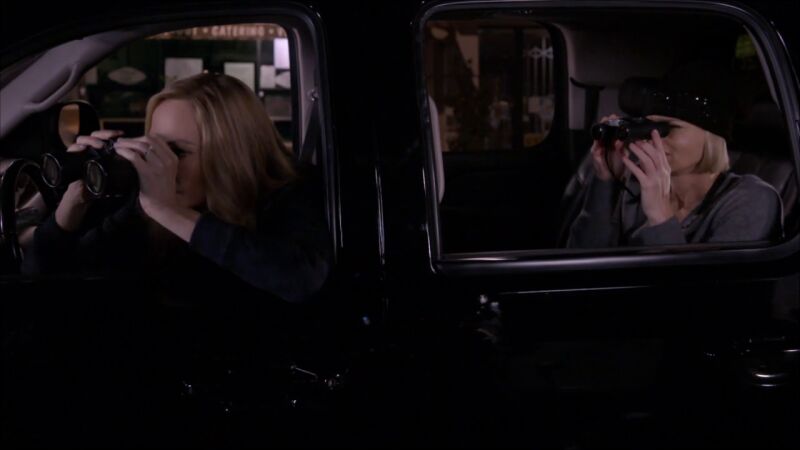 Bonnie y Jill investigan a Joana, la posible amante de Andy