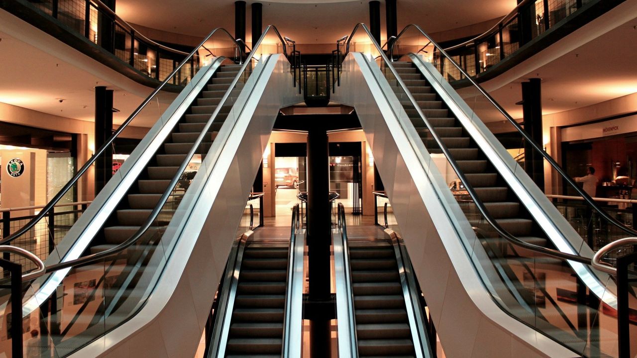 ¿Sabes usar realmente unas escaleras mecánicas? En Japón quieren