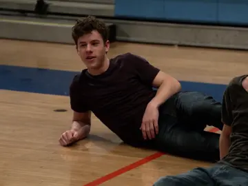 Nolan Gould, Luke en 'Modern Family' revoluciona las redes con un posado semidesnudo Nolan Gould, Luke en 'Modern Family' revoluciona las redes con un posado semidesnudo