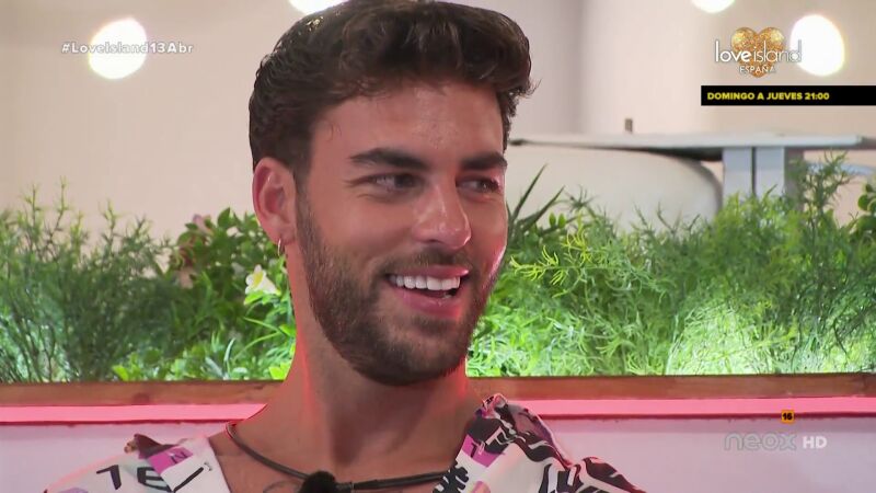 Yass elige a Jesús y Fiona se queda sola