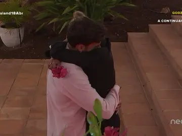 Carla y Jesús, más cómplices que nunca: el isleño saca su lado más detallista carla cómplice Carla y Jesús, más cómplices que nunca: el isleño saca su lado más detallista carla cómplice