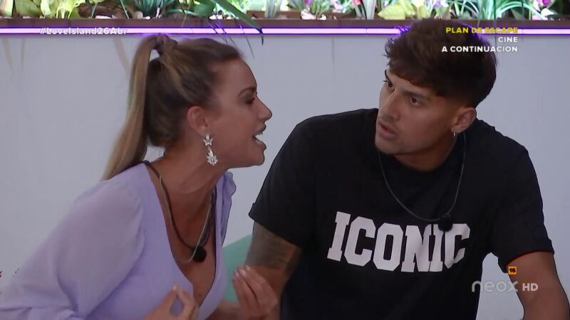 Celia, en un desorbitado ataque de celos: 