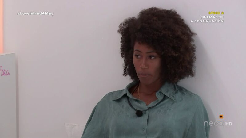 Cada pareja evalúa cuál de todas merece abandonar la villa