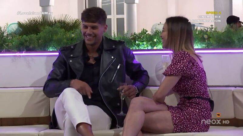 Cynthia aprovecha la ausencia de Celia para ir a por Miguel