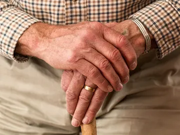 Manos de anciano Manos de anciano