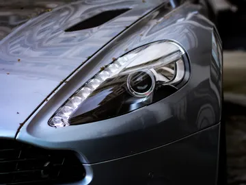 Ebrio y el Aston Martin destrozado: Así quedó el nuevo coche de un youtuber de Andorra tras un aparatoso accidente Ebrio y el Aston Martin destrozado: Así quedó el nuevo coche de un youtuber de Andorra tras un aparatoso accidente