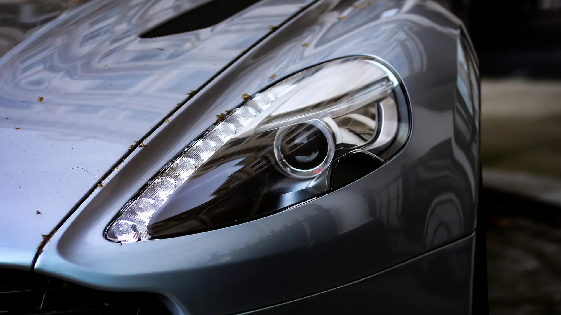 Ebrio y el Aston Martin destrozado: Así quedó el nuevo coche de un youtuber de Andorra tras un aparatoso accidente