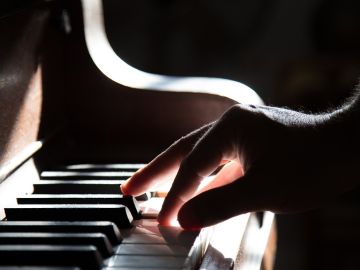 Interrumpen un recital de piano de forma entrañable y el momento se hace viral 