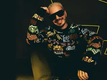 J Balvin en el Pokémon 25: el álbum J Balvin en el Pokémon 25: el álbum