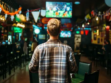 El original truco de un padre para que su hijo le deje ver tranquilo el fútbol que arrasa en TikTok El original truco de un padre para que su hijo le deje ver tranquilo el fútbol que arrasa en TikTok
