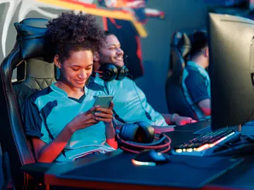 Jugando en móviles Jugando en móviles