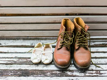 Zapatos de hombre y niña Zapatos de hombre y niña