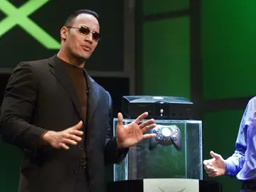 El día en el que el actor de The Rock hizo callar a Bill Gates durante la presentación de la primera Xbox El día en el que el actor de The Rock hizo callar a Bill Gates durante la presentación de la primera Xbox