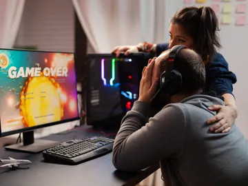 Perdiendo una partida de videojuegos Perdiendo una partida de videojuegos