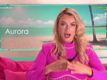 Alberto se interesa por Carmen y eso despierta los celos de Aurora Alberto se interesa por Carmen y eso despierta los celos de Aurora