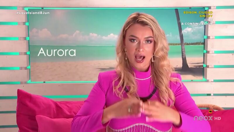 Alberto se interesa por Carmen y eso despierta los celos de Aurora