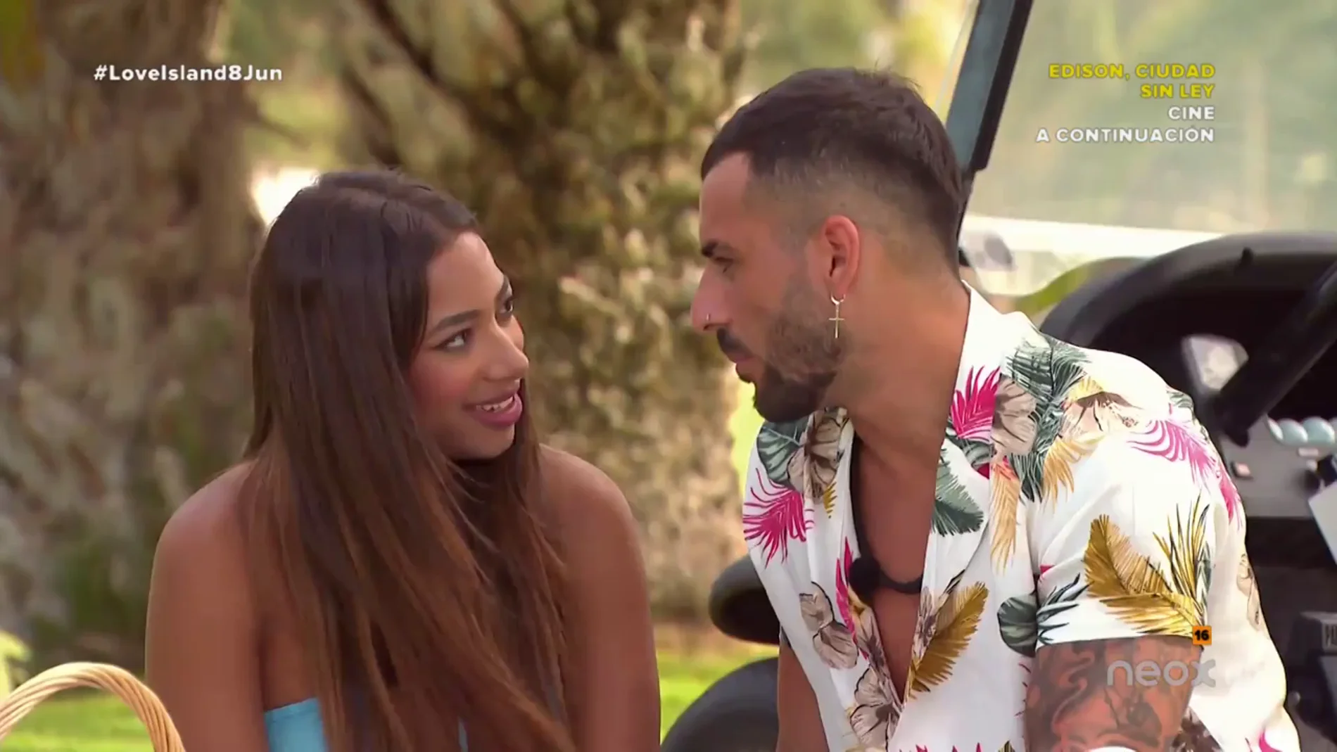Paola le pide explicaciones a Gabriel en su cita íntima: ¿le gusta Mónica o ella?