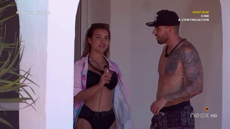 Mika aprovecha su premio para acercarse a Rubén mientras Lara observa