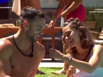 Alberto deja por fin la vergüenza a un lado: ¡le planta un beso a Ruth! Alberto deja por fin la vergüenza a un lado: ¡le planta un beso a Ruth!