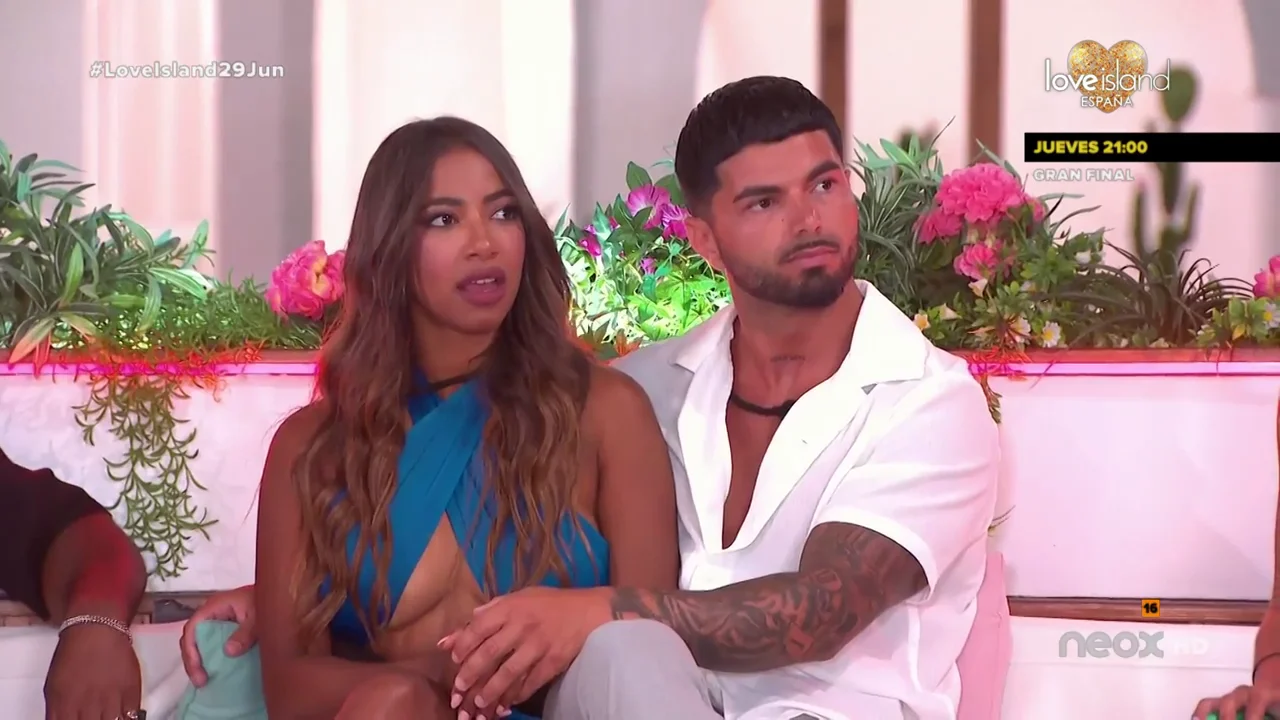 Paola y Eder abandonan la villa de ‘Love Island’ para sorpresa de todos los isleños Paola y Eder abandonan la villa de ‘Love Island’ para sorpresa de todos los isleños
