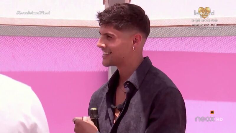 Miguel, ganador de la última edición, entra en la villa para aconsejar a Luis y Alberto